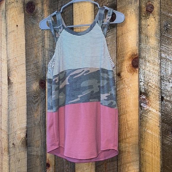 Gorgeous tank top - Picture 1 of 1